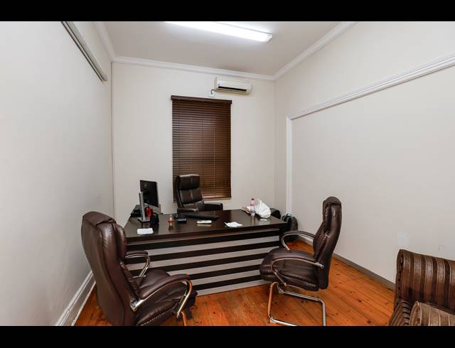 350M² BUILDING FOR SALE IN ESSENWOOD